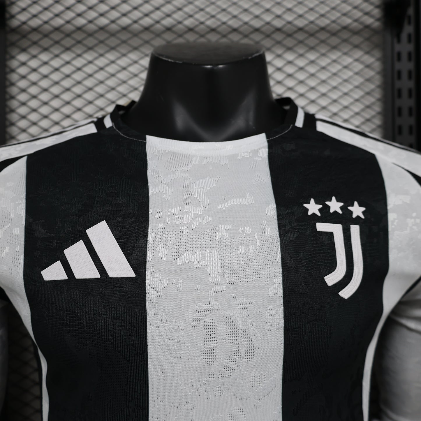 Juventus home 24/25