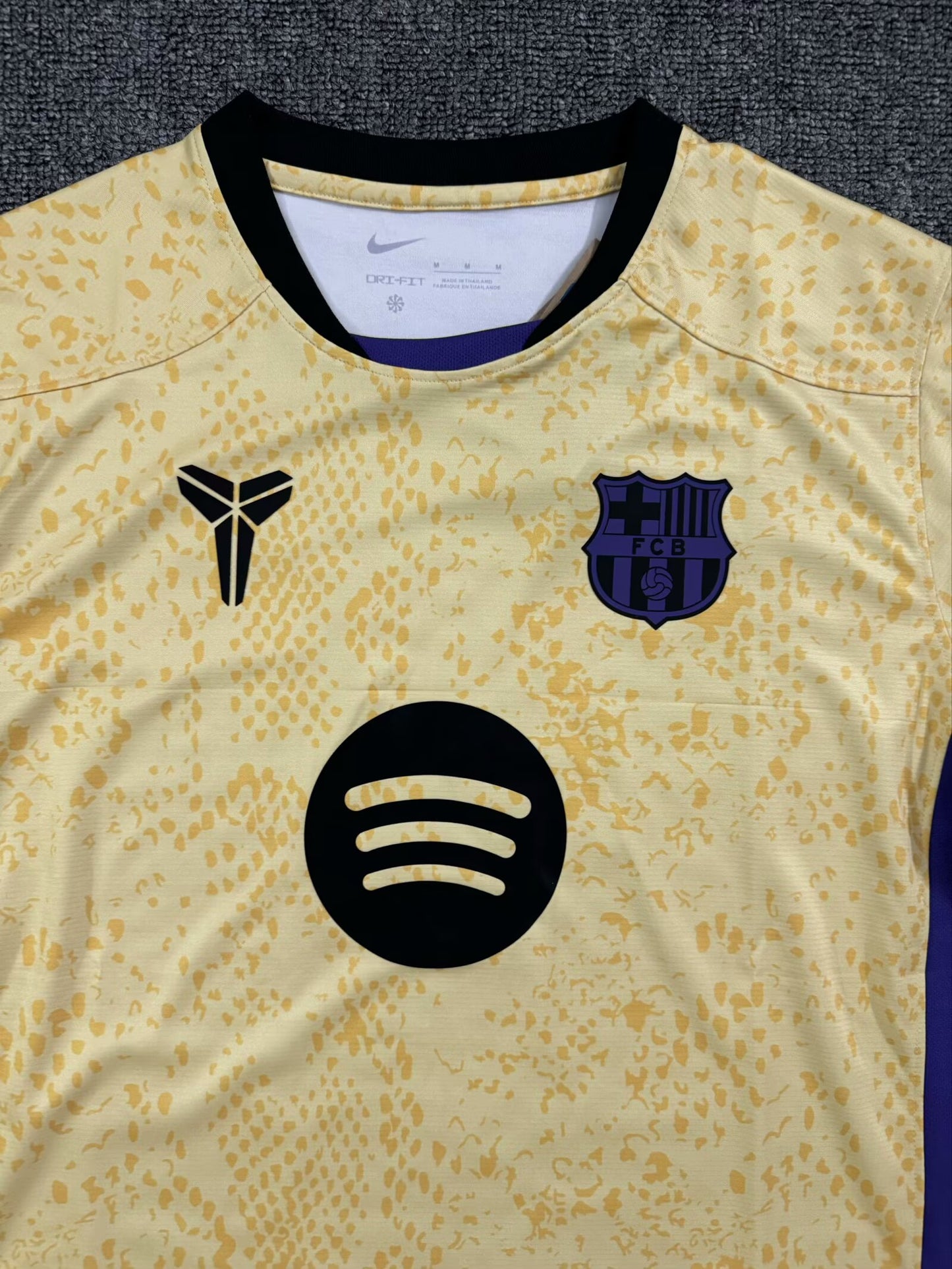 Barcelona away 25/26